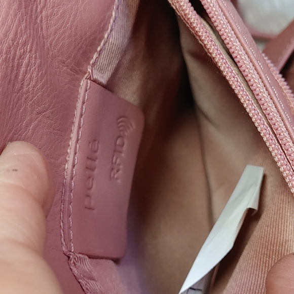 Pelle Rfid Travel compact rose Crossbody Bag - Picture 7 of 16